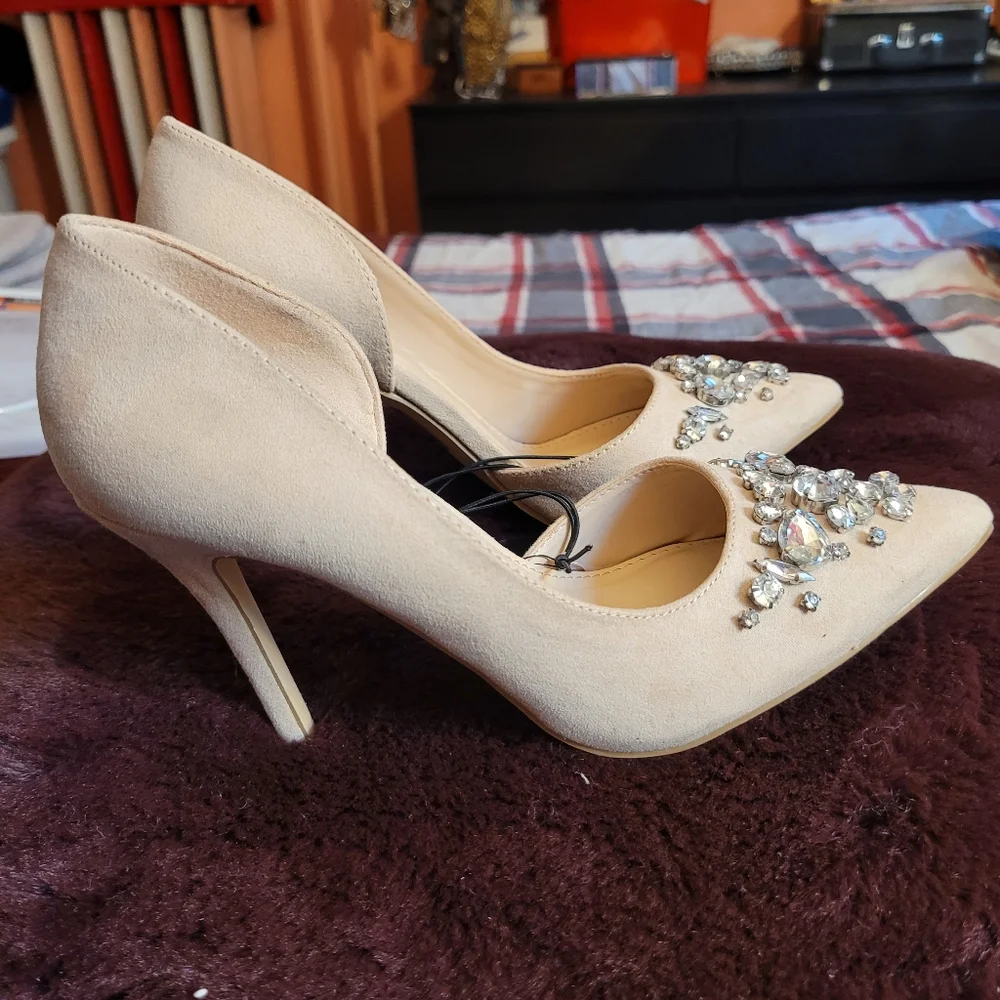 Pumps - Picture 2 of 4